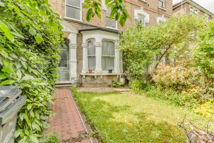 			2 Bedroom, 1 bath, 1 reception Flat			 Middle Lane, CROUCH END